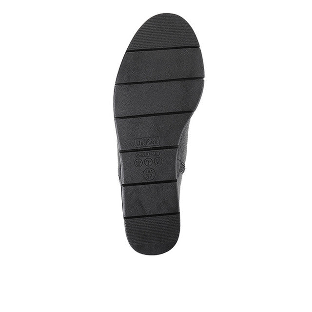 Gilly Hadis In Black