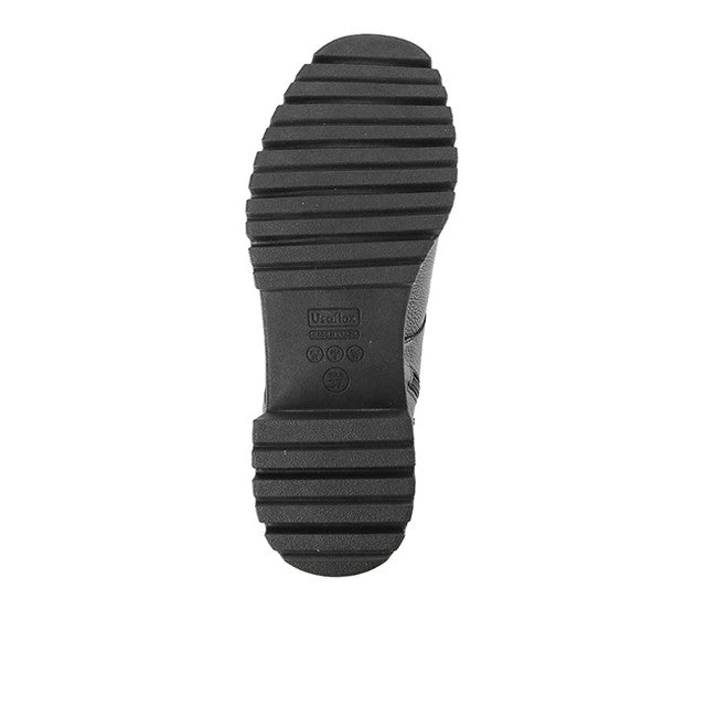 Goldi Mivin In Black