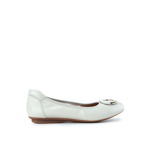 Gracie Leiva In Off White