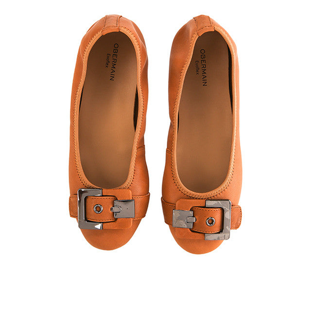 Geona Jeisy In Camel