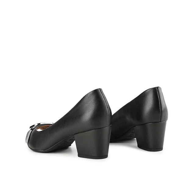 Amera Delisha In Black