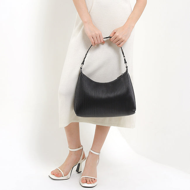 Barrera Shoulder Bag (L) In Black