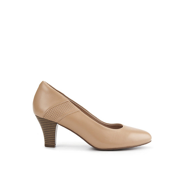 Agnes Hillda In Khaki