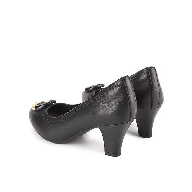 Agnes Klara In Black