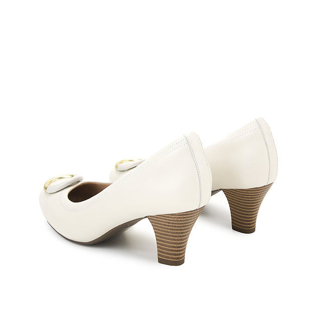 Agnes Klara In White