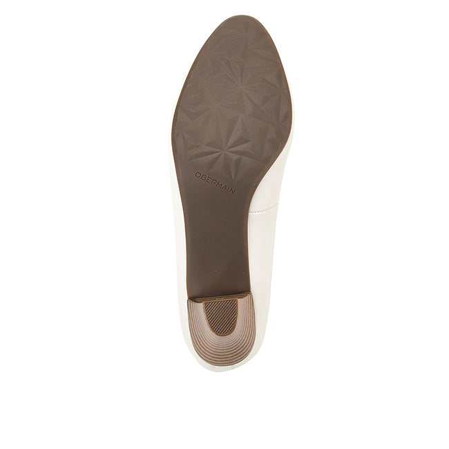 Agnes Klara In White