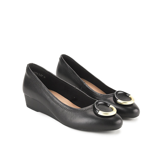 Alina Karla In Black