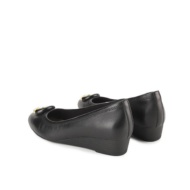 Alina Karla In Black