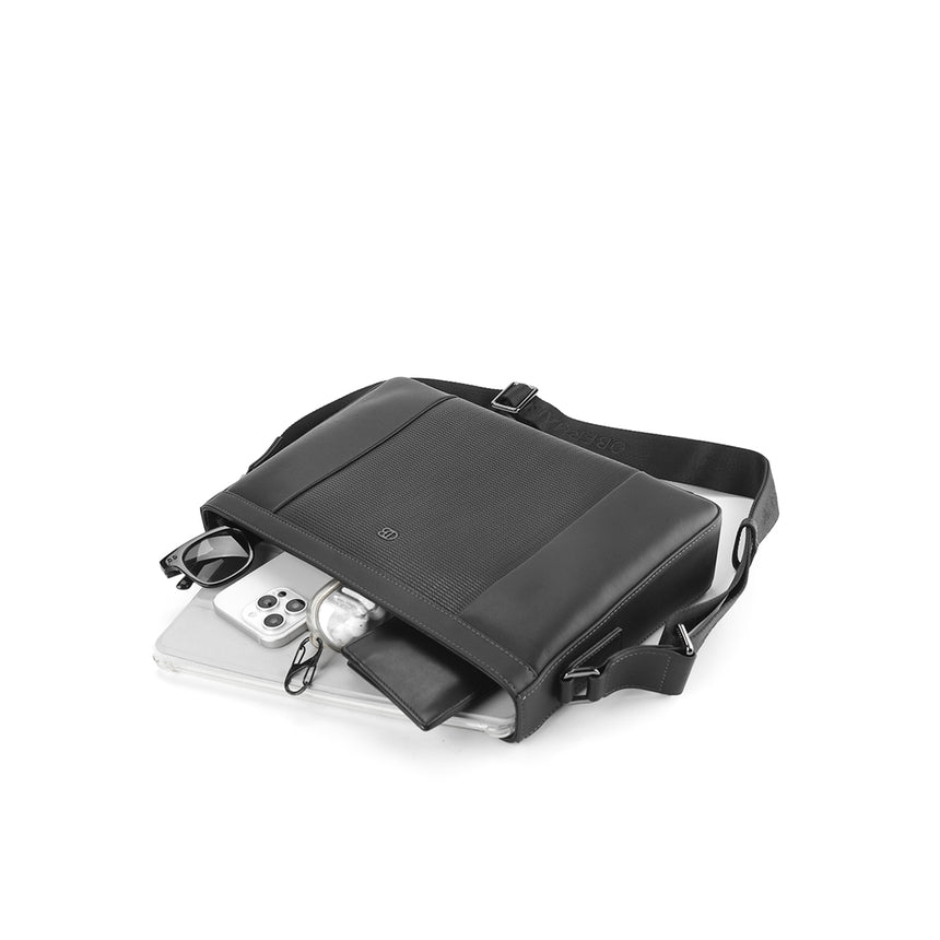 Delroy Messenger Bag-L In Black