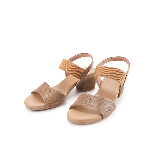 Monna Gitel In Camel