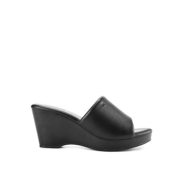 Nillda Janna In Black