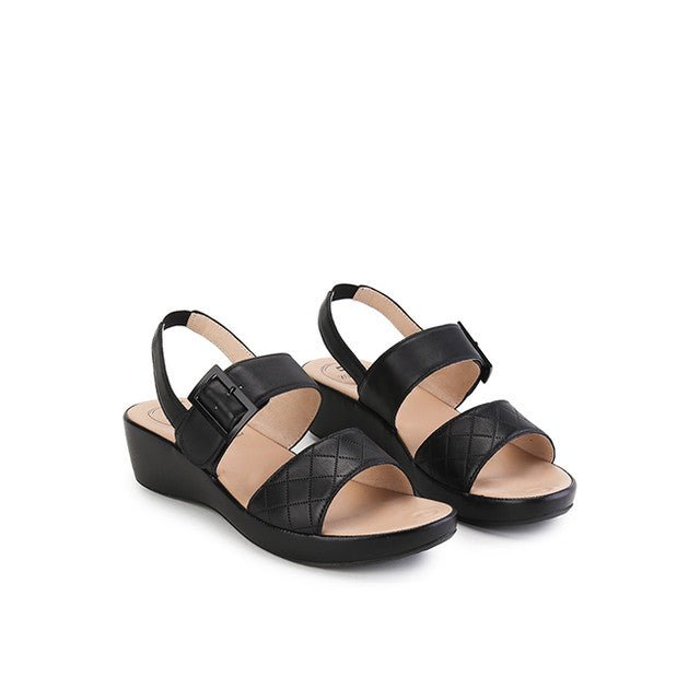 Margi Gabrina In Black