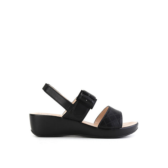Margi Gabrina In Black