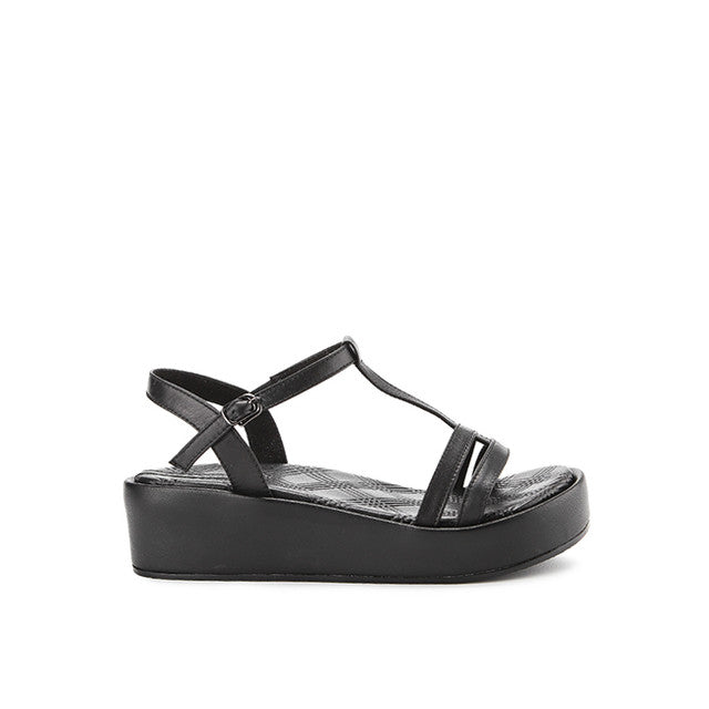 Maylin Floda In Black