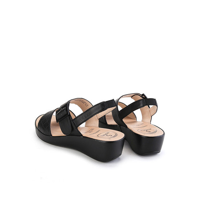 Margi Gabrina In Black