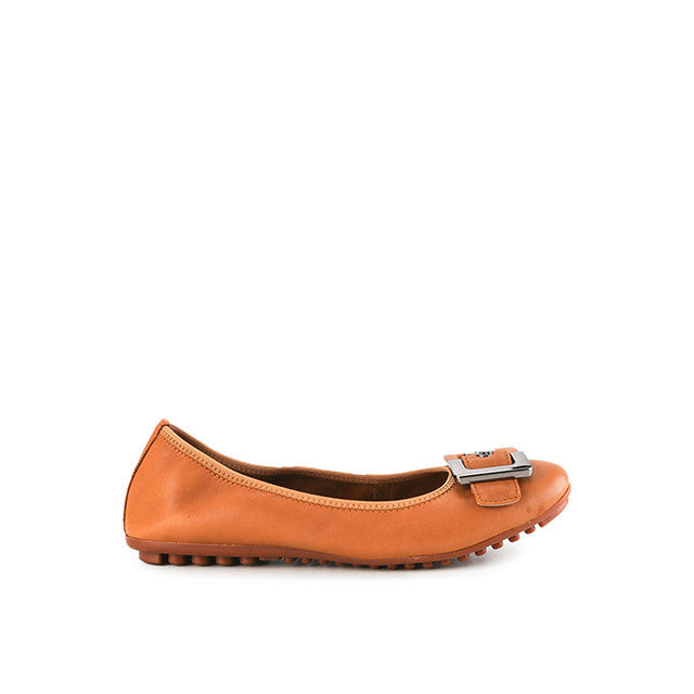 Geona Jeisy In Camel
