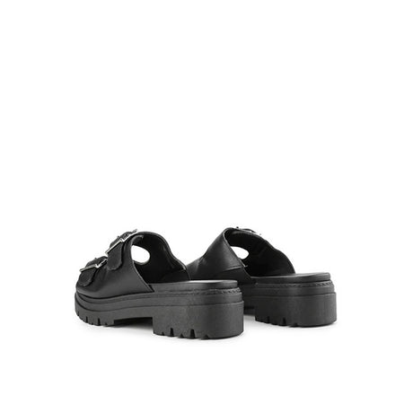 Maris Ally In Black