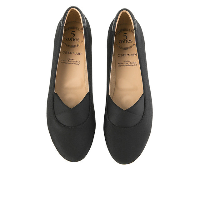 Harper Darcy In Black