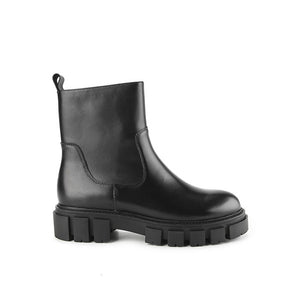 Ginney Irene In Black