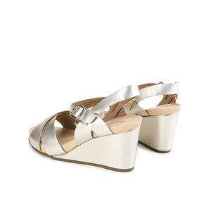 Nava Jeisy In Gold