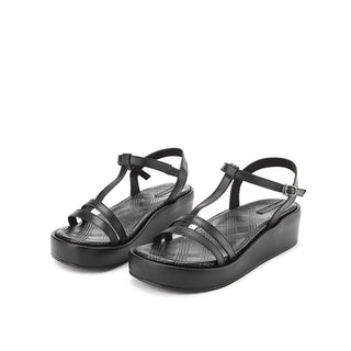 Maylin Floda In Black