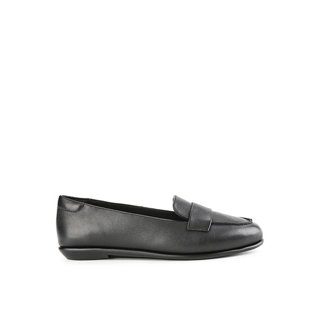 Ginia Etta In Black
