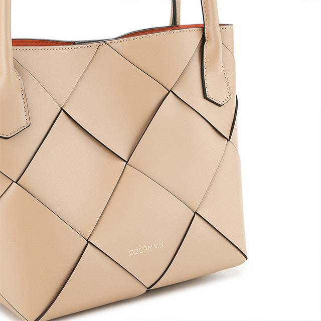 Charlotte Bucket Bag In Tan