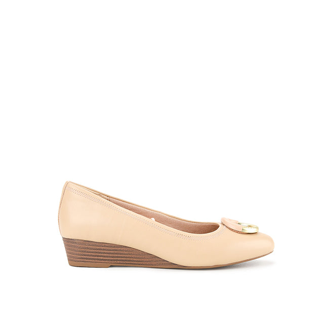 Alina Karla In Almond