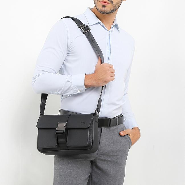 Bobby Messenger Bag-L In Black