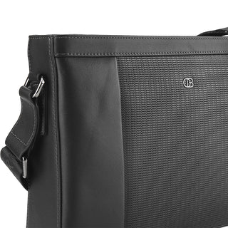 Delroy Messenger Bag-L In Black