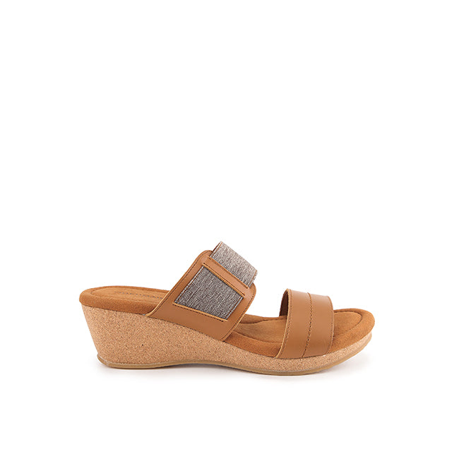 Jasmin Henri In Camel