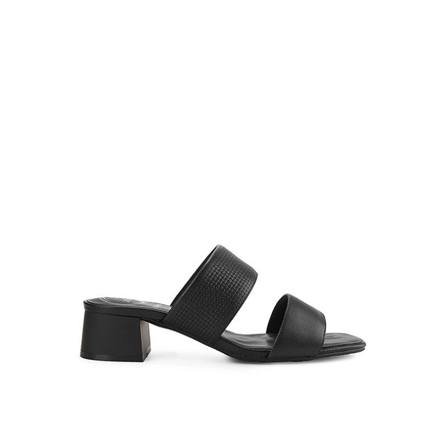 Nikka Hillda In Black