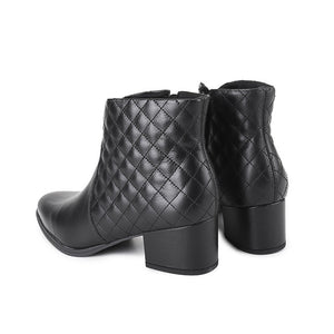 Anne Morna In Black