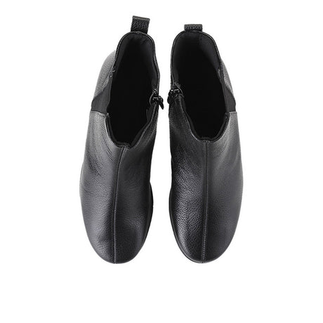 Gilly Hadis In Black