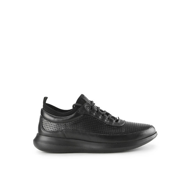 Stevie Kenton In Black