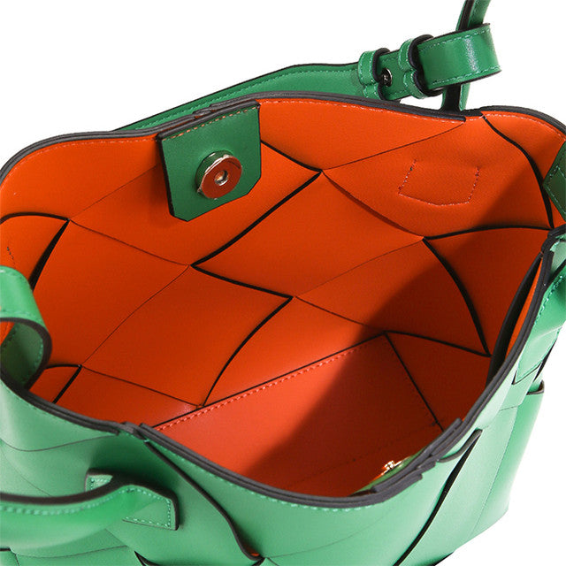 Charlotte Bucket Bag In Green