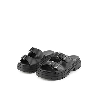 Maris Ally In Black