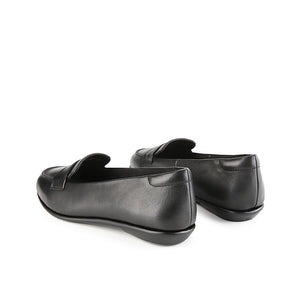 Ginia Etta In Black